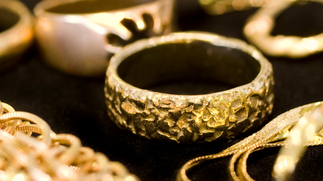 Gold Prices Hit a Record High — Here’s What It Means for Jewelry Buyers
