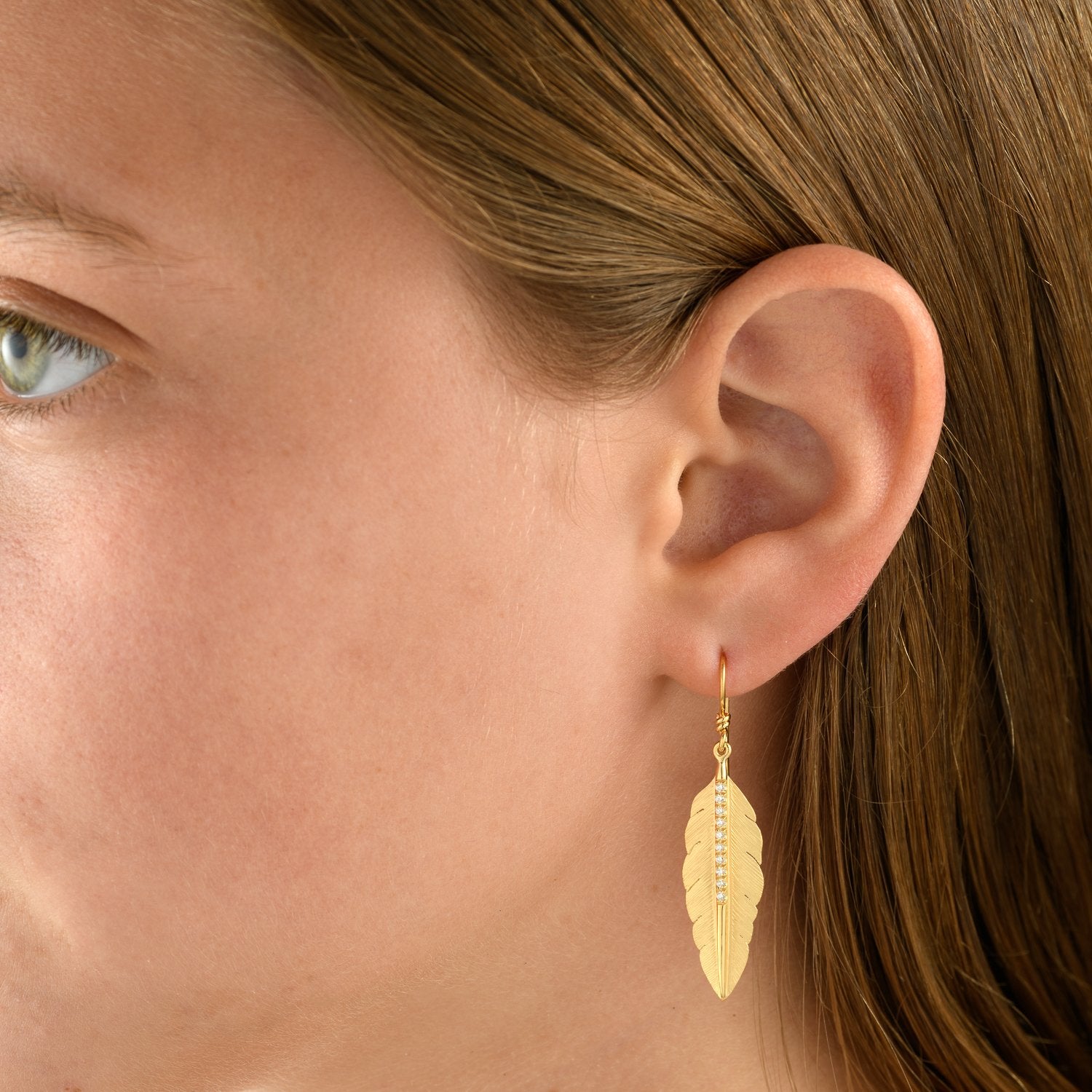 4407 - 14kt yellow gold special engraving  feather diamond drop earring
