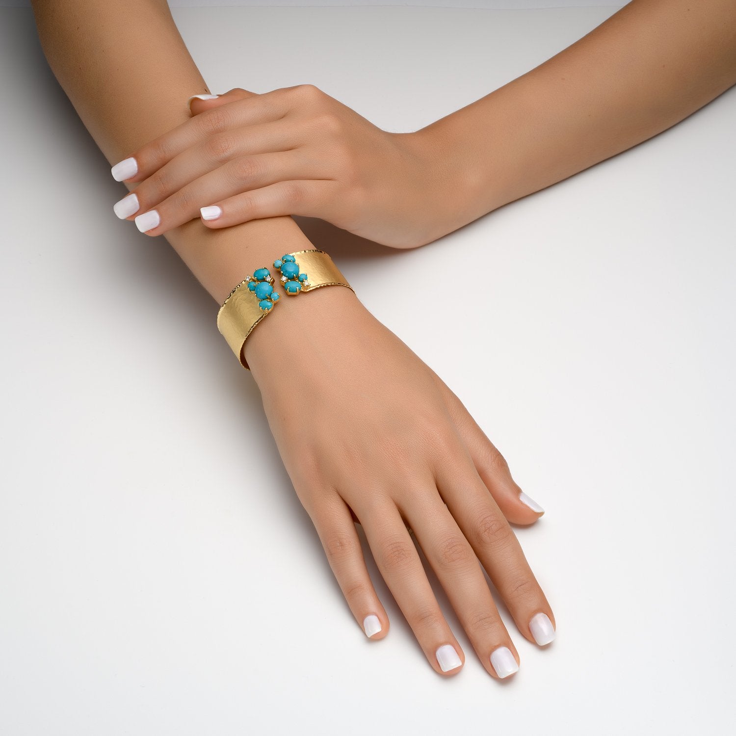 4509 - 14kt yellow gold hammered and torched shiny edge tourquise diamond cuff bracelet