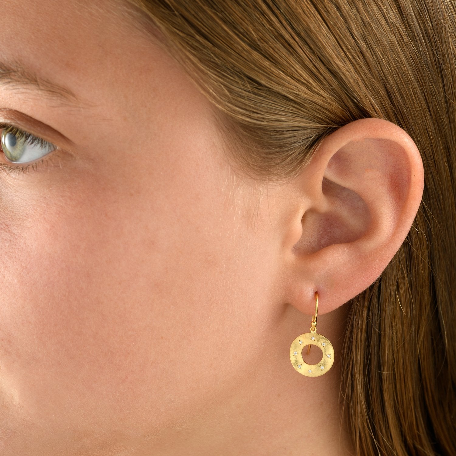 6523 - amazing 14kt yellow brushed gold diamond drop earring