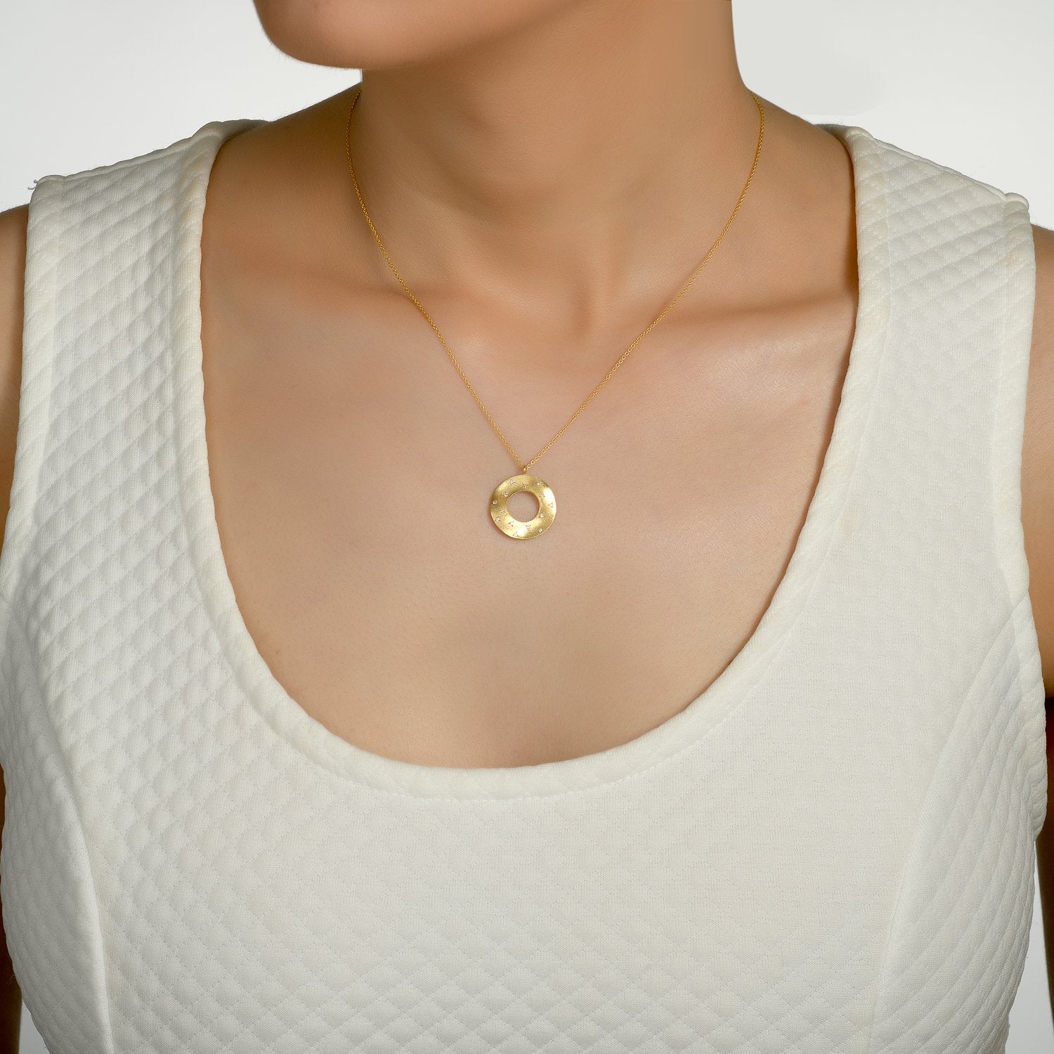 6673 - 14kt yellow brushed gold open circle diamond necklace