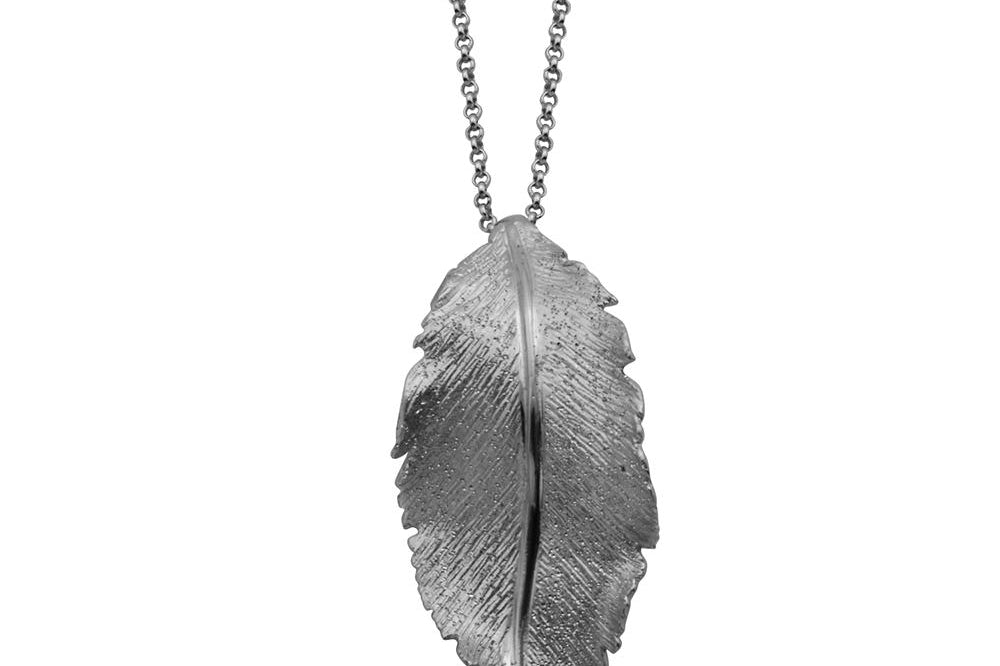 cxp3064w17 leaf pendant with chain