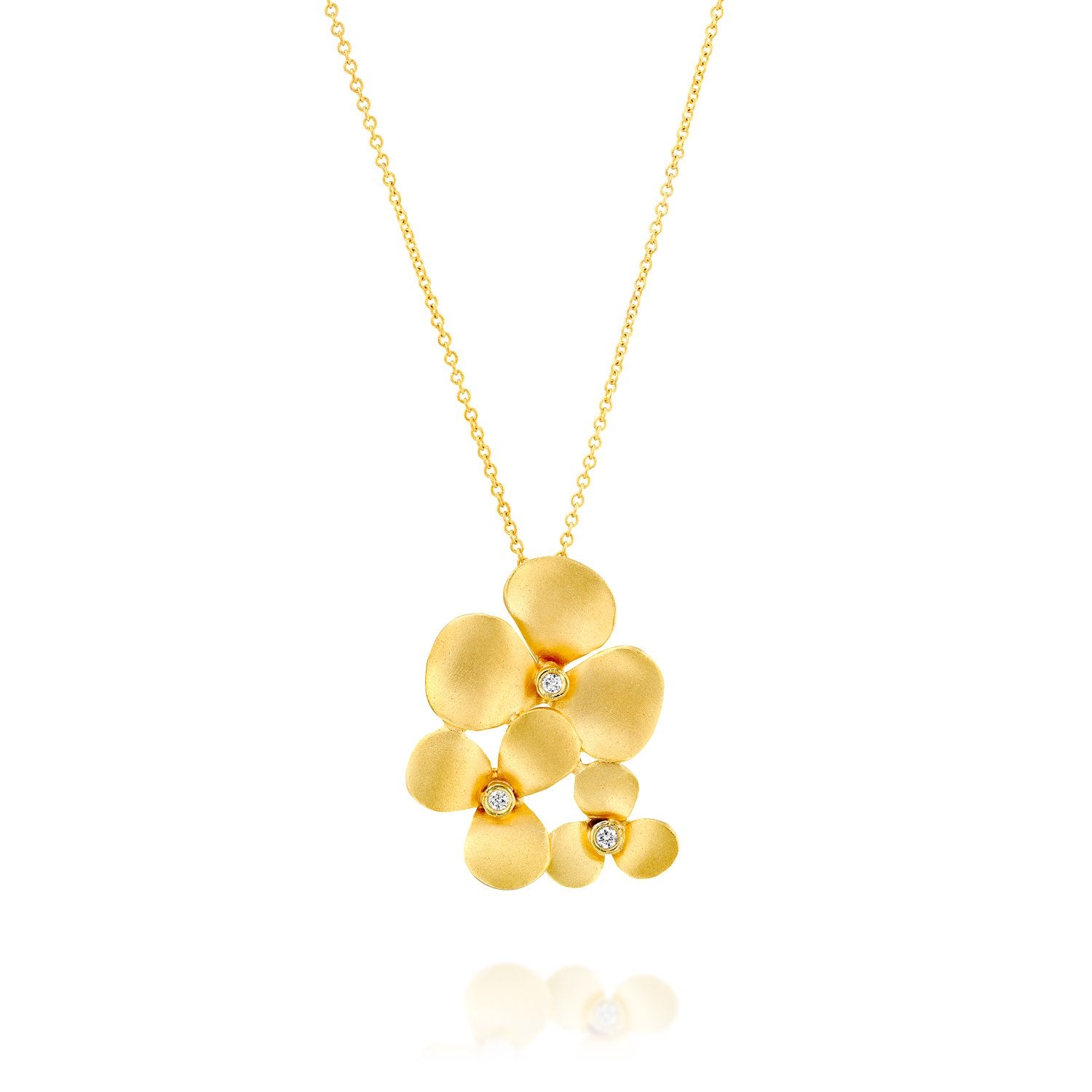 5638 - 14kt yellow gold matte satin diamond flower necklace