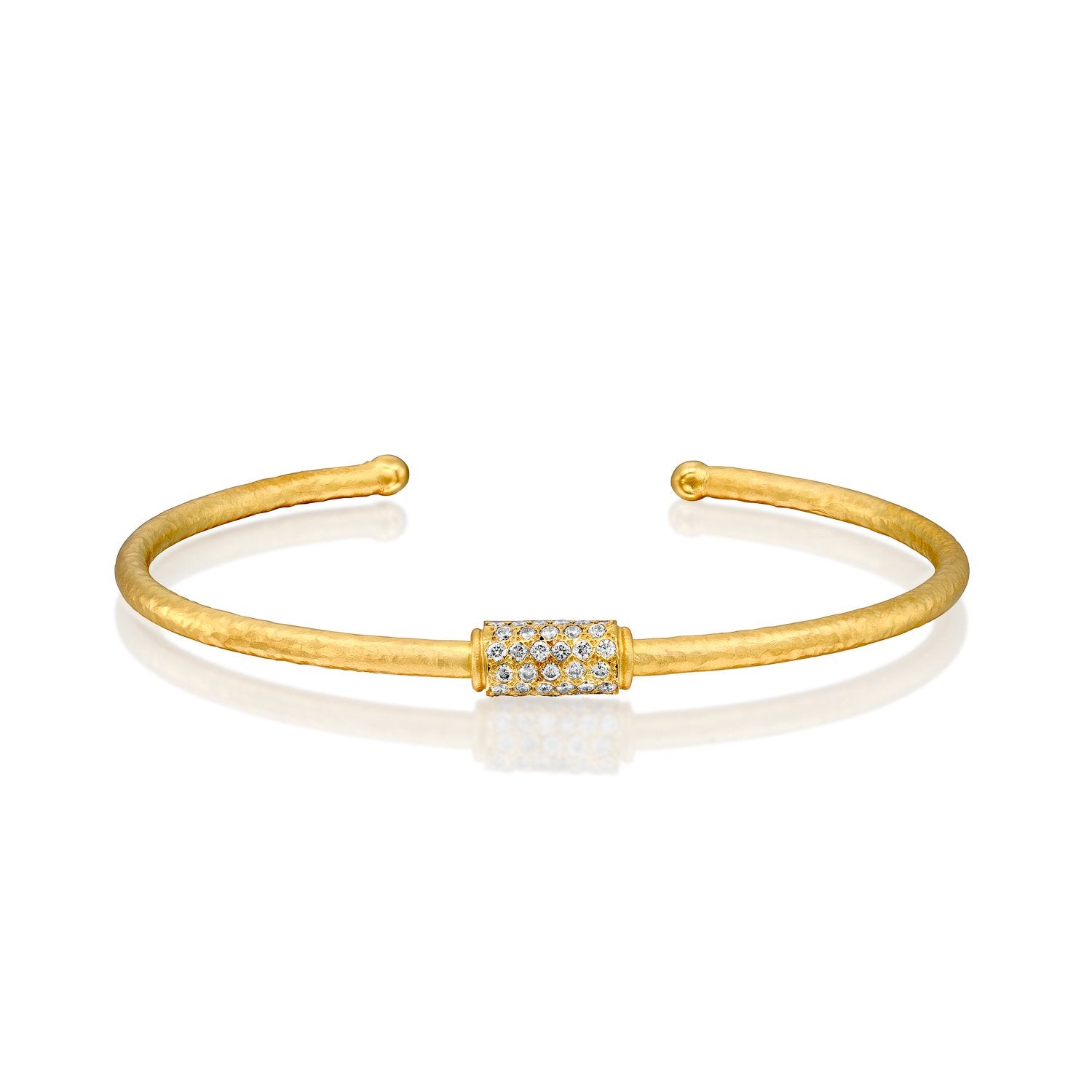 6549 - 14kt yellow gold hammered bracelet with white   diamond pave