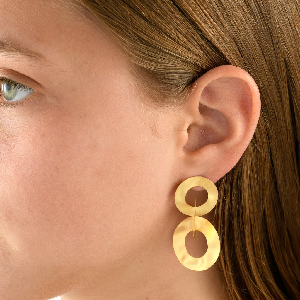 7471 - handmade silky matte satin 14kt yellow three circle dangle earrings. post and friction back.