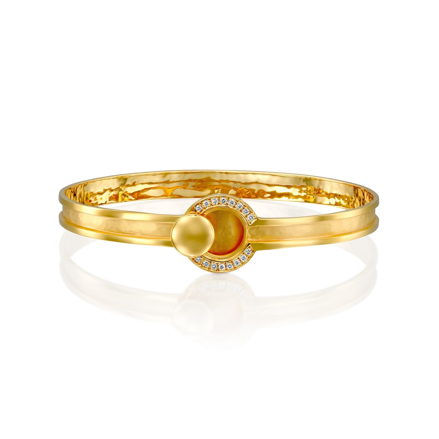 D4892 - 14kt yellow gold hammered & shiny diamond bracelet
